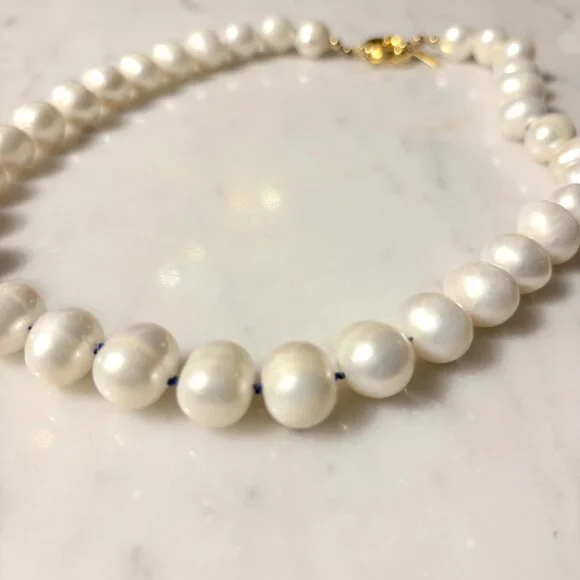 Eliou Large Pearl Necklace with Blue Knots - Picture 2 of 4